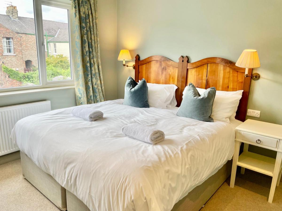 Central Townhouse With Free Off Road Parking And Garden York Ngoại thất bức ảnh
