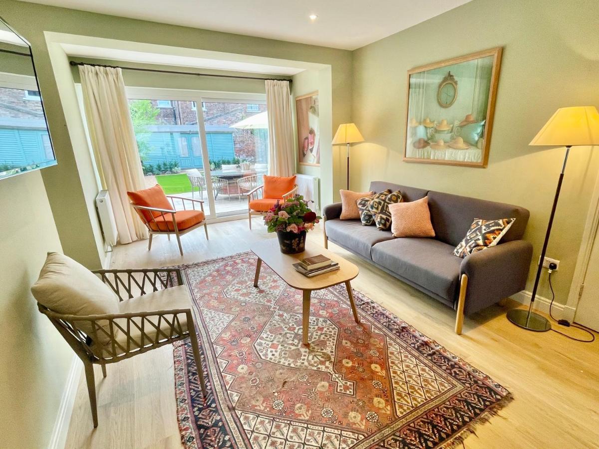 Central Townhouse With Free Off Road Parking And Garden York Ngoại thất bức ảnh