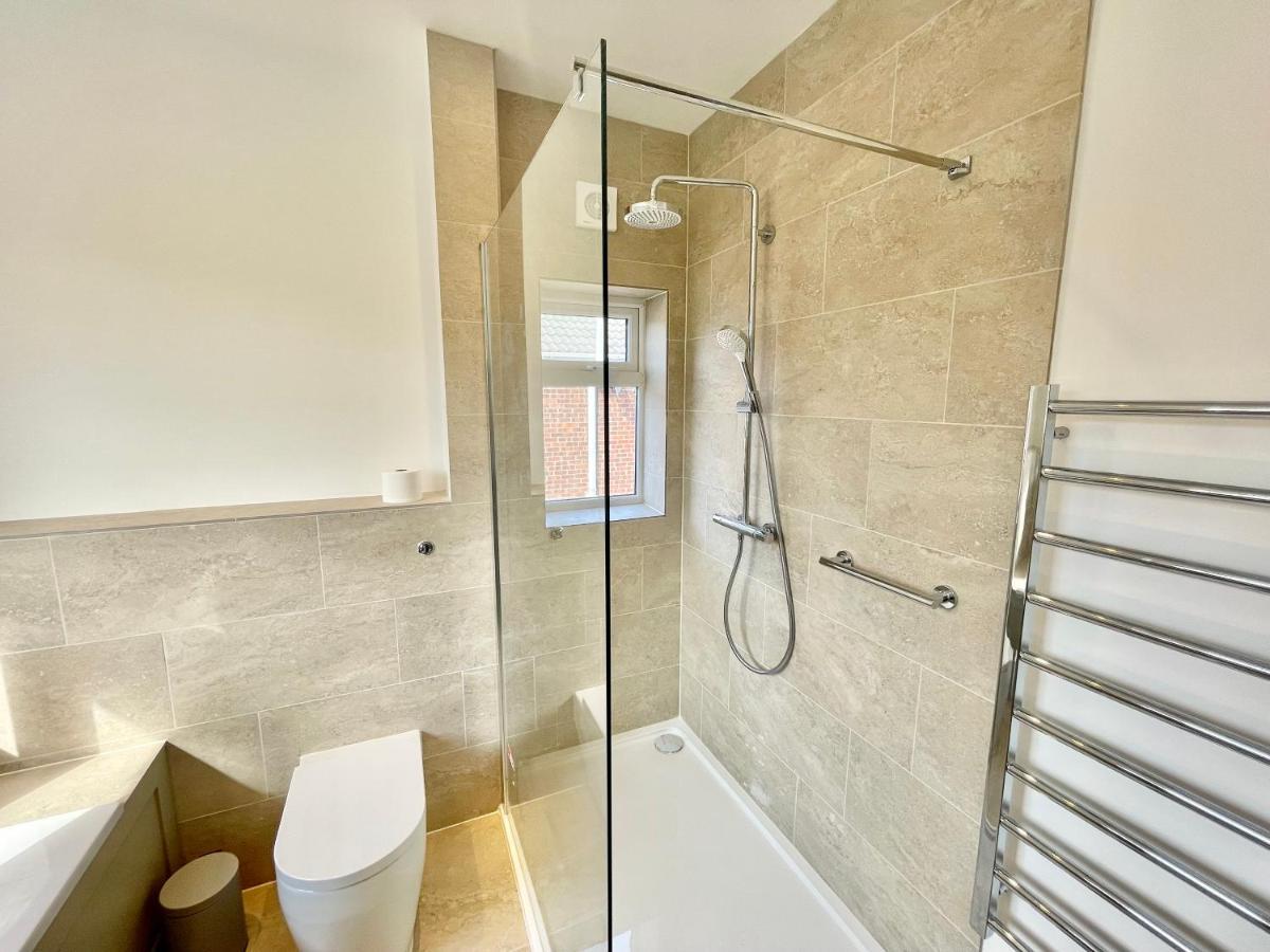 Central Townhouse With Free Off Road Parking And Garden York Ngoại thất bức ảnh